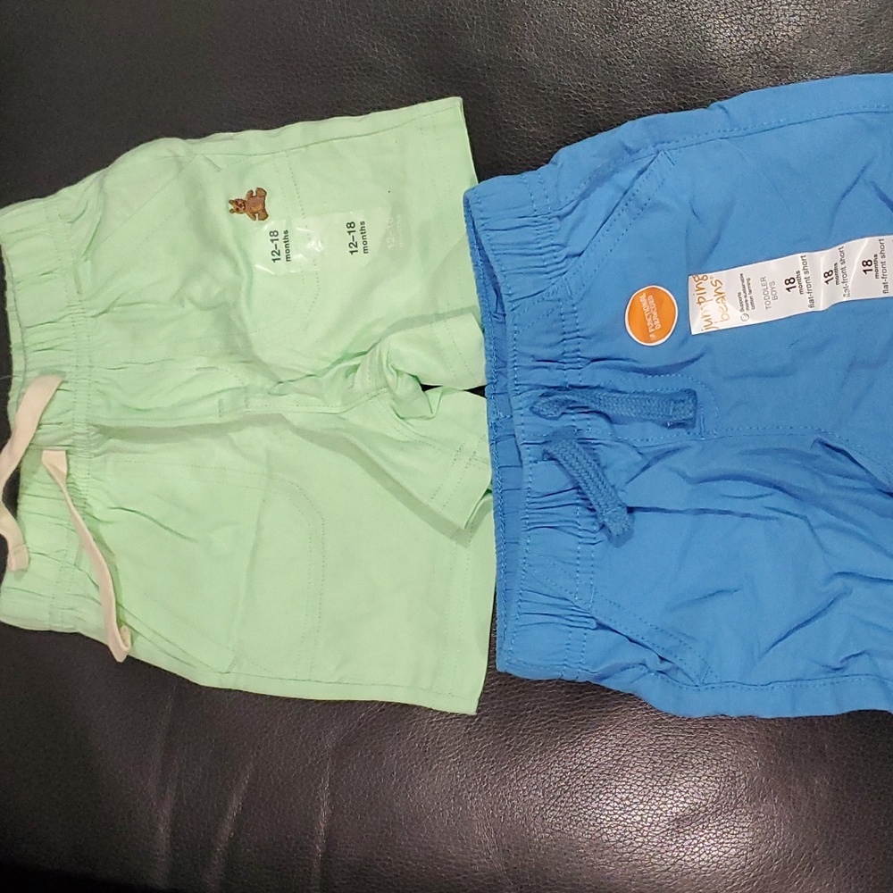 2 pair of new boy shorts 12-18 lue Gap